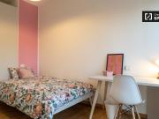 Camera in affitto in appartamento con 4 camere da letto,...