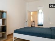 Camera in affitto in appartamento con 5 camere da letto...