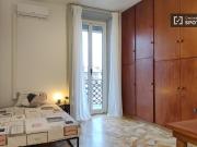 Camera in affitto in appartamento con 6 camere da letto...