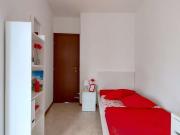 Camera in affitto in appartamento con 6 camere da letto...