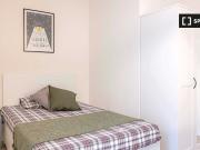 Camera in appartamento condiviso con 7 camere da letto...