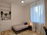 Camera in affitto in appartamento con 6 camere da letto...