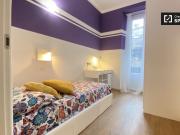 Camera in affitto in appartamento con 6 camere da letto...