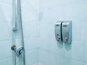 Camera in affitto in appartamento con 6 camere da letto...