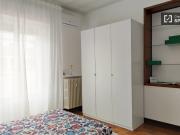 Camera in affitto in appartamento con 7 camere da letto...