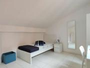 Camera in affitto in appartamento con 7 camere da letto...