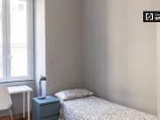 Camera in affitto in appartamento con 7 camere da letto...