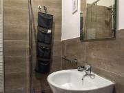 Camera in affitto in appartamento con 7 camere da letto...