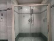 Camera in appartamento con 13 camere da letto, Campo di...