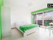 Camera in appartamento con 4 camere da letto a Novoli,...