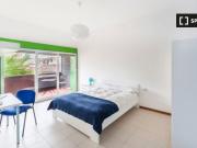 Camera in appartamento con 4 camere da letto a Novoli,...