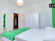 Camera in appartamento con 4 camere da letto a Porta al...