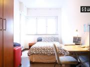 Camera in appartamento con 4 camere da letto a Tufello, Roma