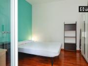 Camera in appartamento con 4 camere da letto nel...