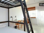 Camera in appartamento con 6 camere da letto nel...
