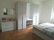 Camera in appartamento con 2 camere da letto a...
