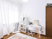 Camera in appartamento condiviso con 3 camere da letto,...
