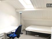 Camera in appartamento condiviso con 3 camere da letto a...