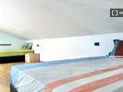 Stanza in appartamento con 3 camere da letto in affitto,...