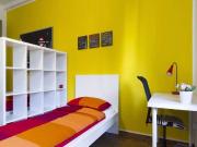 Camera in appartamento condiviso con 3 camere da letto,...