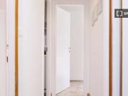 Camera in appartamento condiviso con 4 camere da letto a...