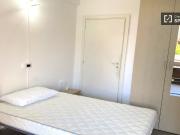 Camera in appartamento condiviso con 4 camere da letto...