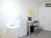 Camera in appartamento condiviso con 4 camere da letto...