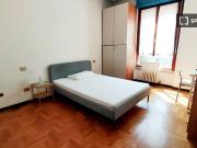 Camera in appartamento condiviso con 4 camere da letto,...