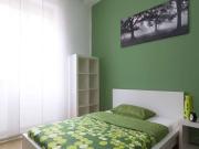 Camera in appartamento condiviso con 5 camere da letto a...