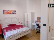 Camera in appartamento condiviso con 5 camere da letto,...
