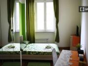 Camera in appartamento condiviso con 6 camere da letto,...