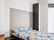 Camera in appartamento condiviso con 7 camere da letto,...