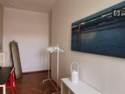 Camera in appartamento ristrutturato con 5 camere da letto