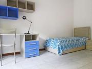 Camera in un appartamento condiviso con 6 camere da...