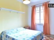 Camera luminosa in appartamento con 3 camere da letto a...