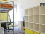 Camera moderna in appartamento con 8 camere da letto a...