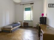 Camera privata in appartamento con 3 camere da letto a...