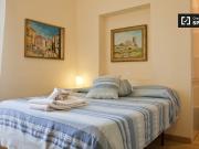 Camera pulita in appartamento con 3 camere da letto a...