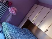 Camera singola a ragazza