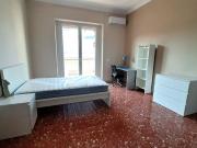 Camera singola con balcone zona Corso Italia