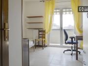 Camera singola in appartamento con 2 camere da letto a...