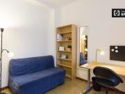 Camera singola in appartamento con 3 camere da letto a...