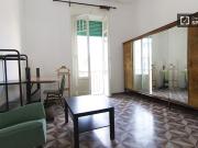 Camera singola in appartamento con 3 camere da letto a...