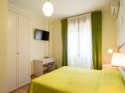 Camera singola in appartamento con 3 camere da letto a...