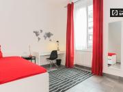 Camera soleggiata in appartamento con 2 camere da letto...