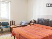 Camera soleggiata in appartamento con 2 camere da letto...