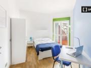 Camera soleggiata in appartamento con 4 camere da letto...