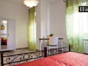 Camera tranquilla in appartamento con 3 camere da letto...