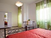 Camera tranquilla in appartamento con 3 camere da letto...