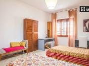 Camere in affitto in appartamento con 4 camere da letto...